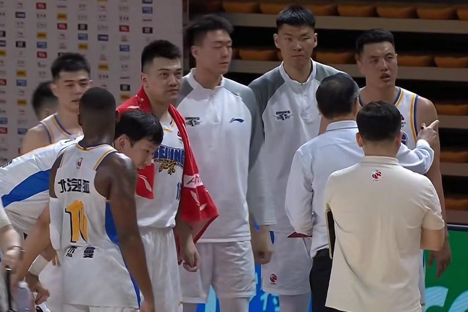 华体会体育官方入口-北京男篮力克广州，翟晓川15+10陈盈骏末节爆发 徐昕12+6力压周琦